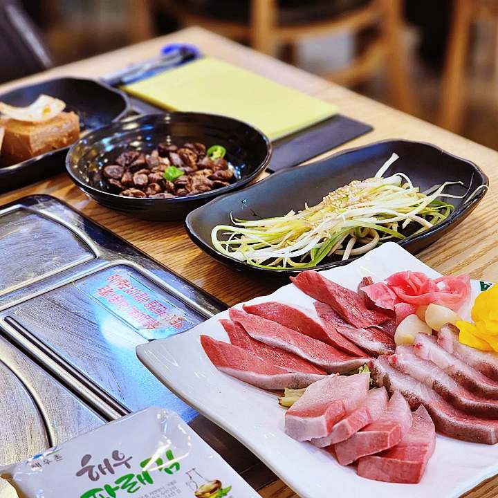  생방송오늘저녁 횟집인가 고깃집인가 1+5 제철 대방어회 홍가리비 조개찜 굴찜 삼겹살 항정살 부천 맛집 슬기로운 외식생활 추천