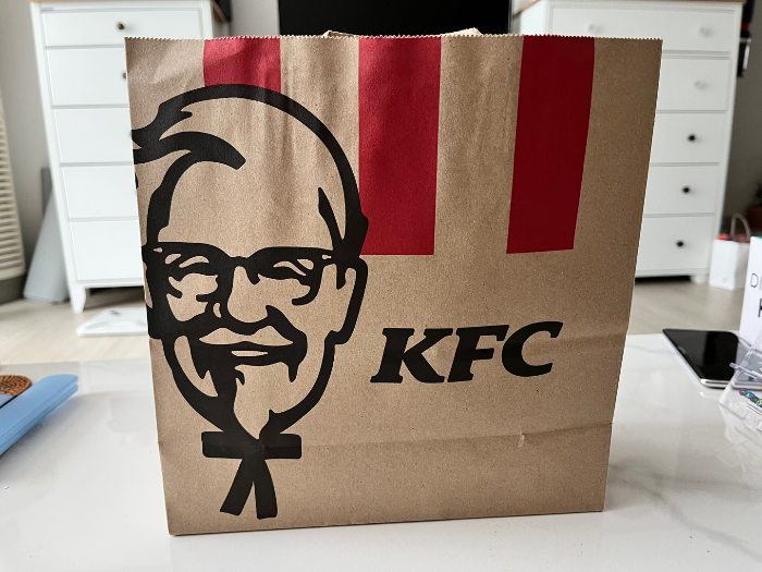 KFC 블랙라벨 폴인치즈버거 포장