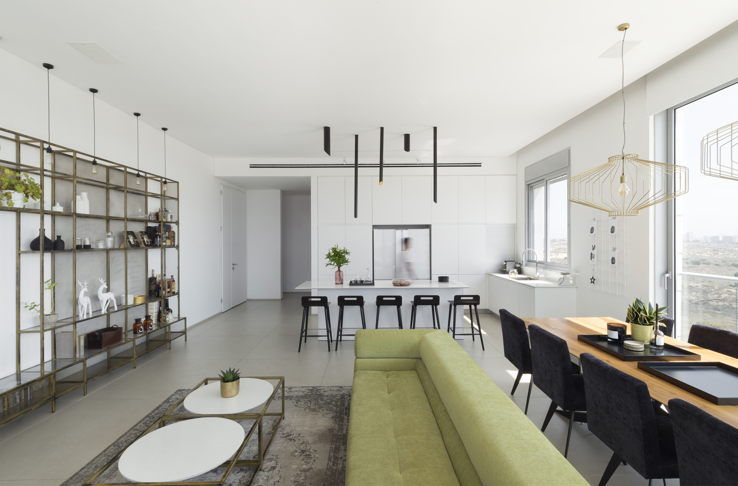  골드 & 모노톤이 중심을 잡아주는 깔끔한 팬트하우스 인테리어 <Penthouse in Holon>