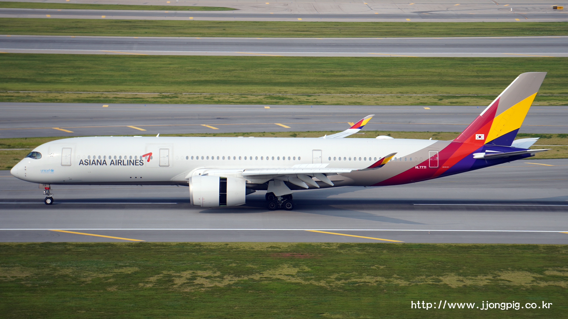 alt=Asiana Airlines HL7771 Airbus A350-900