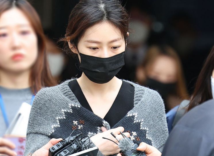 '음주운전' 첫 공판 마친 김새론, 수척한 모습으로 공판 참석...모든 혐의 인정 벌금 2,000만원 구형