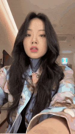  방에서 V LIVE 하는 비비