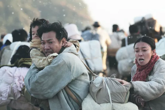 한국전쟁 중 피난 중인 덕수네 가족