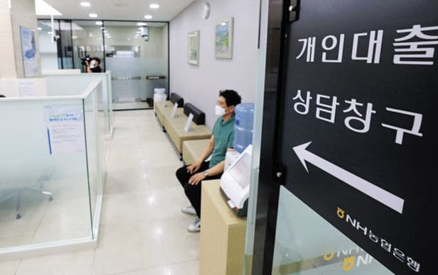  충격! 서울 집주인, 소득의 절반 대출 갚는데 쓴다