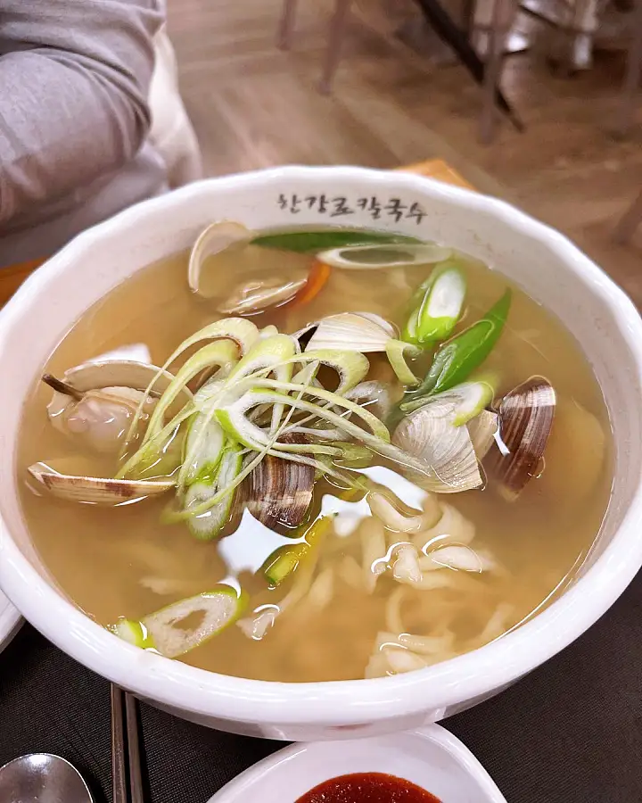 생활의달인 수타 자가제면 칼국수 달인 칼국수 맛있는 40년 식당 은둔식달 노포 아산 천안 맛집 정보