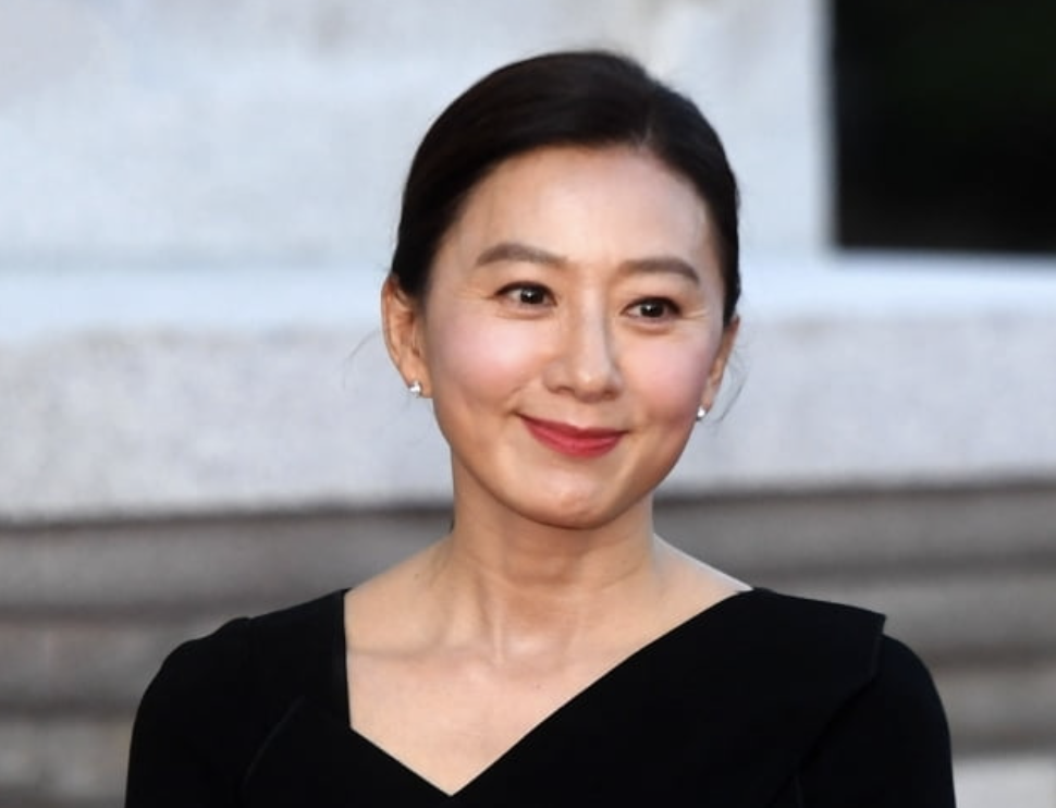  배우 김희애 나이 데뷔 작품 남편 학력 인스타 프로필
