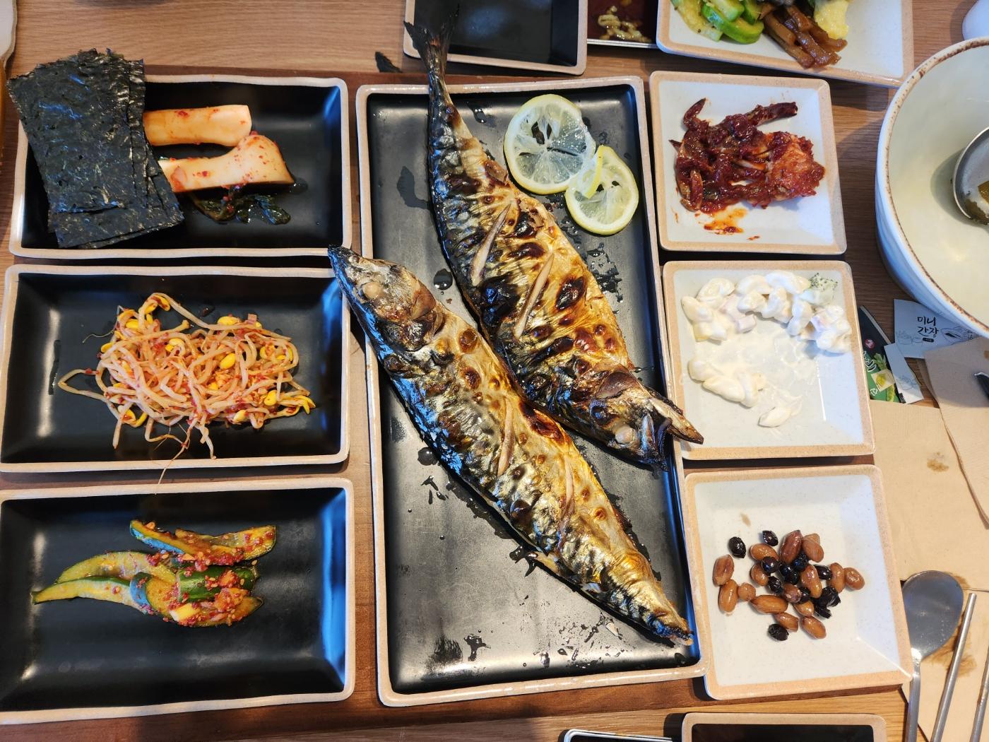 정성고등어 반찬셋팅사진