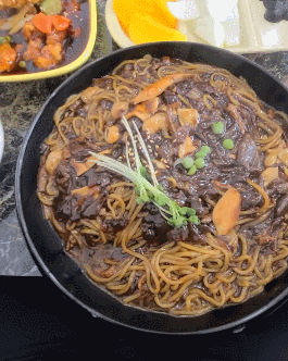 진주 맛집 장재반점 쟁반짜장은 해물도 넉넉하게 들어있습니다