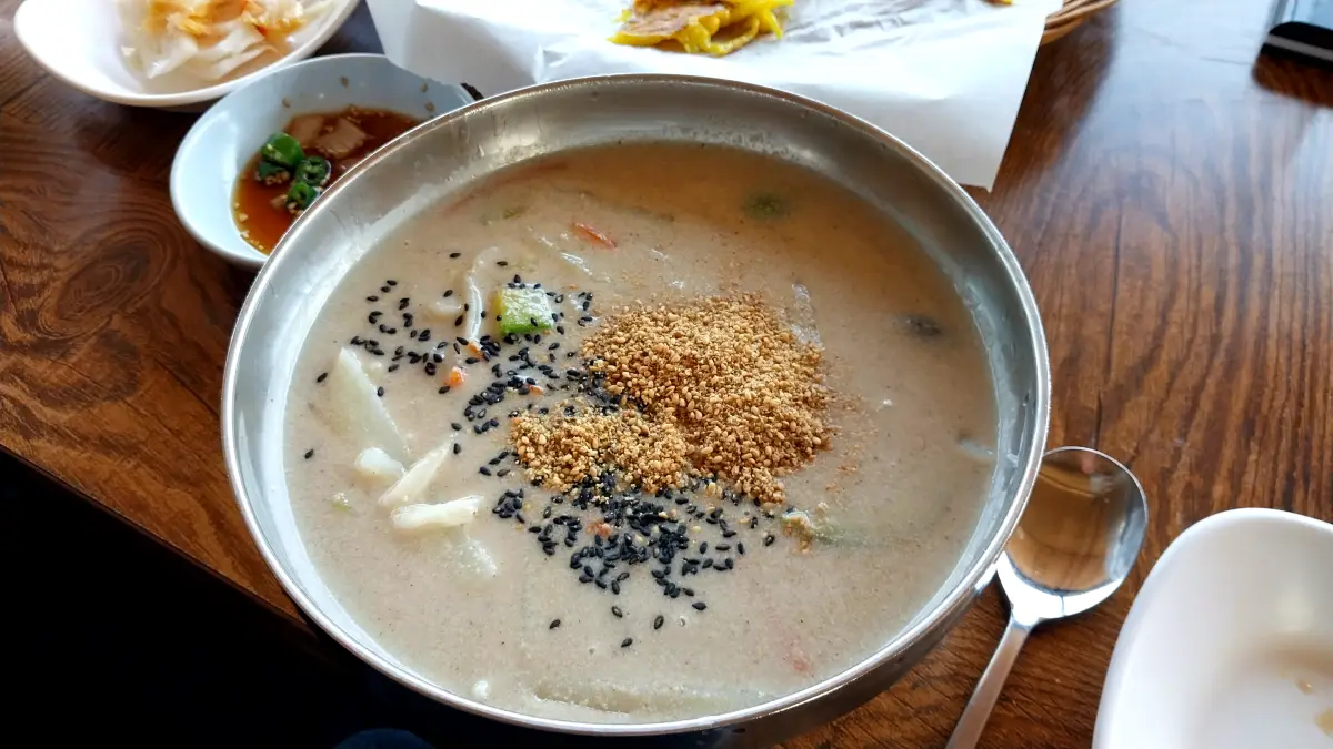 충주댐맛집-들깨칼국수