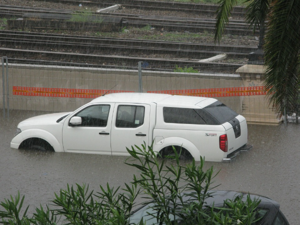 폭우로 인한 자동차 침수