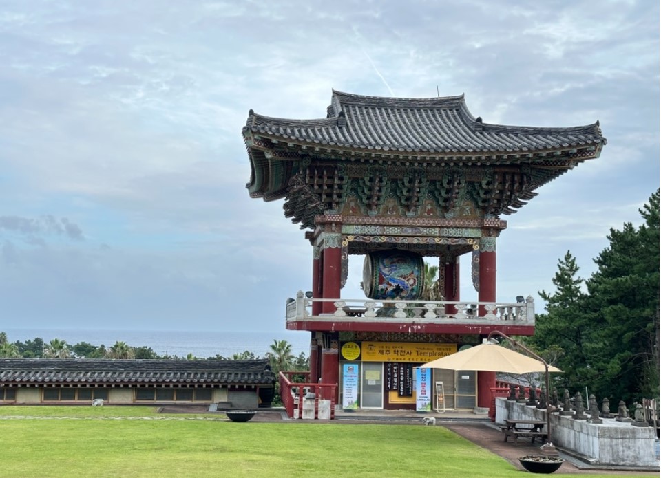 제주 서귀포시 약천사 : 동양 최대 규모 대적광전&#44; 극락도량