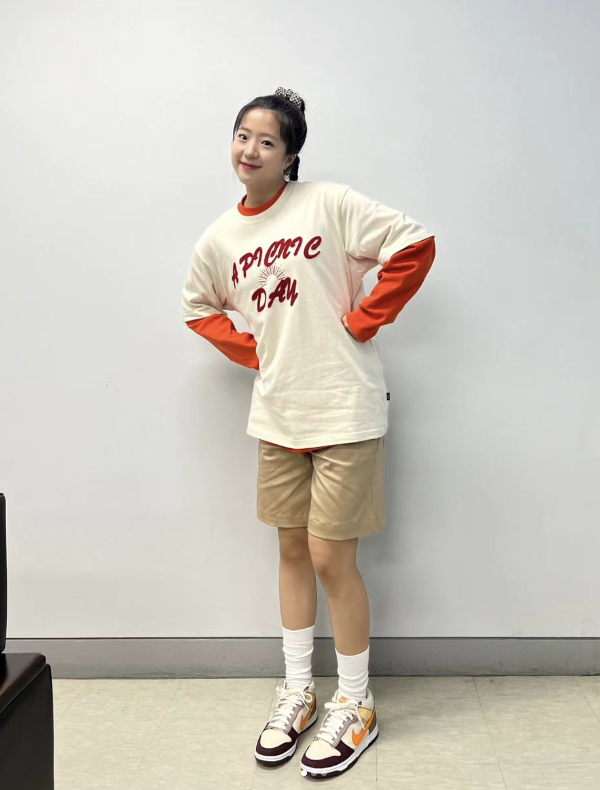  신유빈 뒤집힌 태극기 바로잡는 모습 (신유빈 프로필)