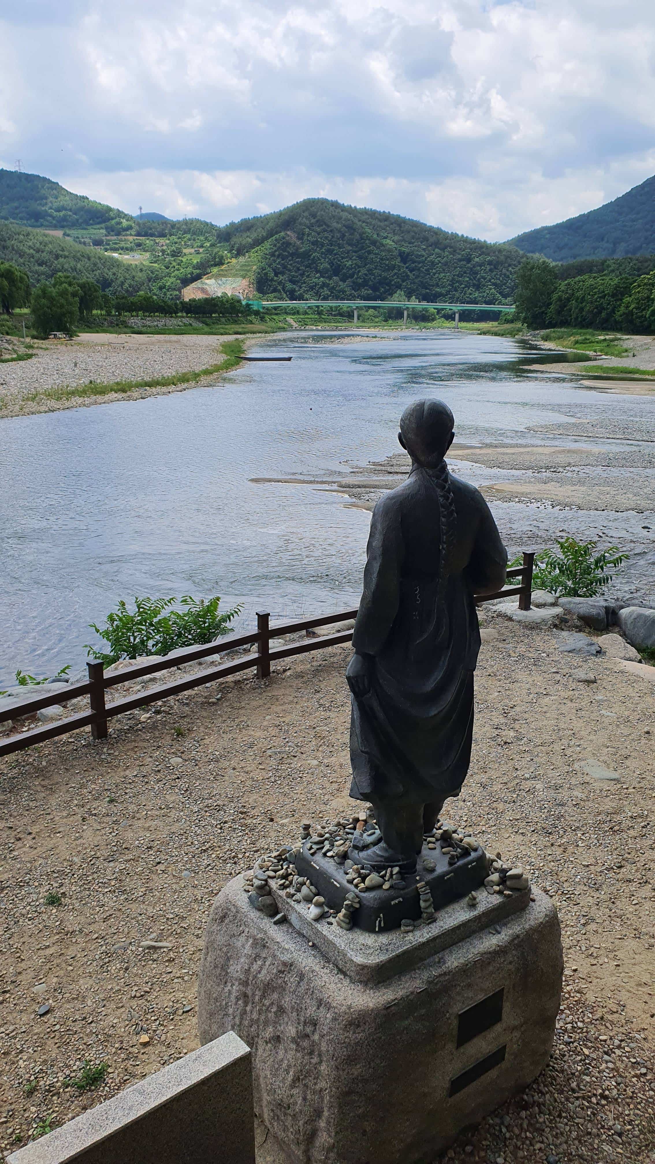 statue of a virgin