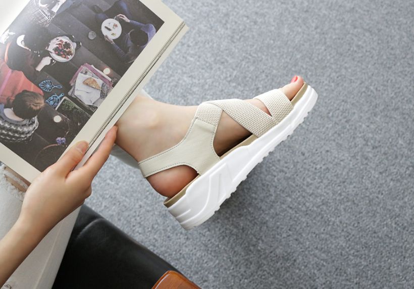  쿠션감이 좋은 엘라스틱밴딩 5cm 스니커즈샌들