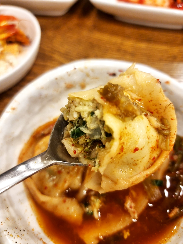 손만두 손국수 수육 수라