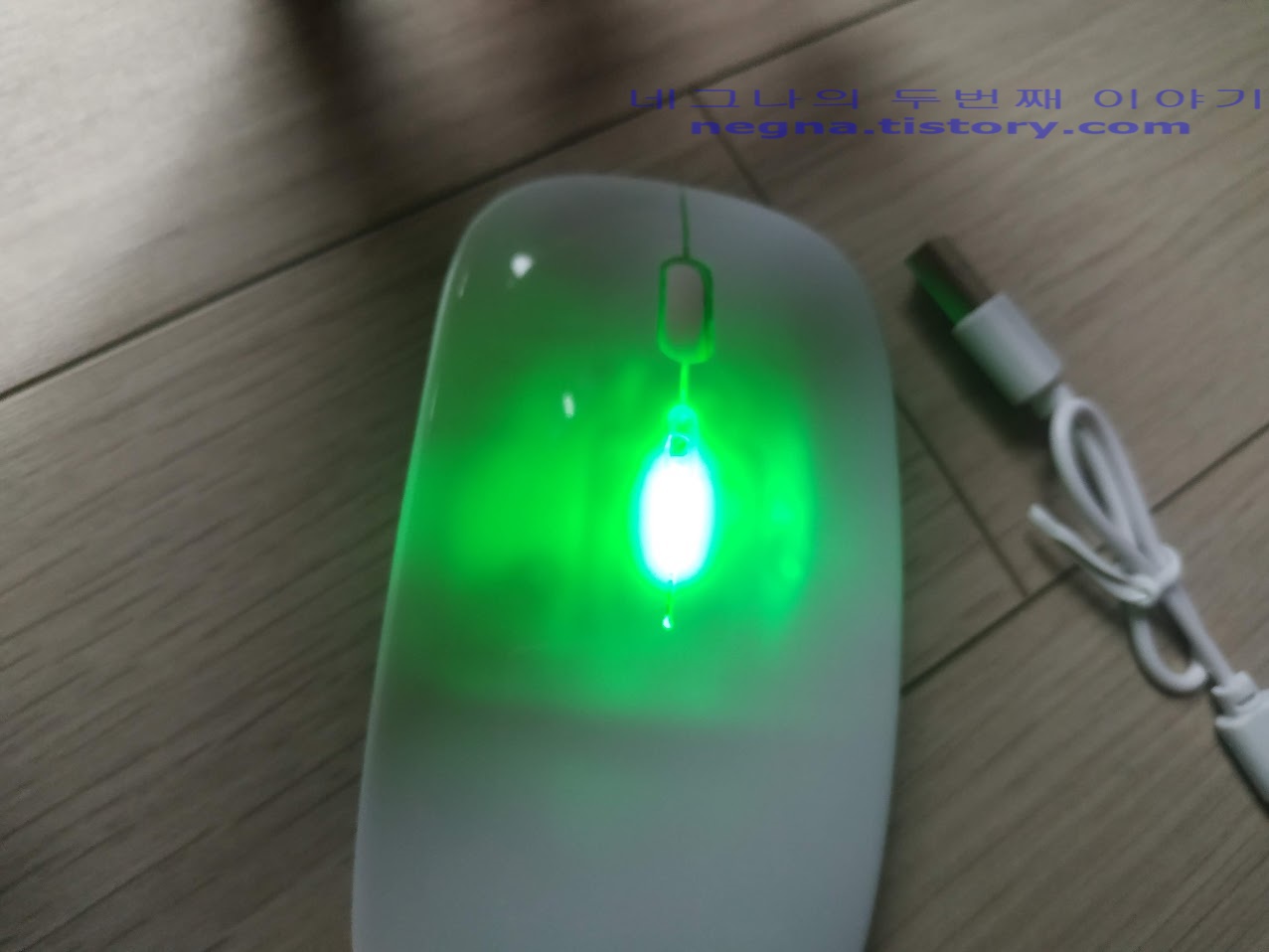 마우스 작동시 LED가 발광합니다.