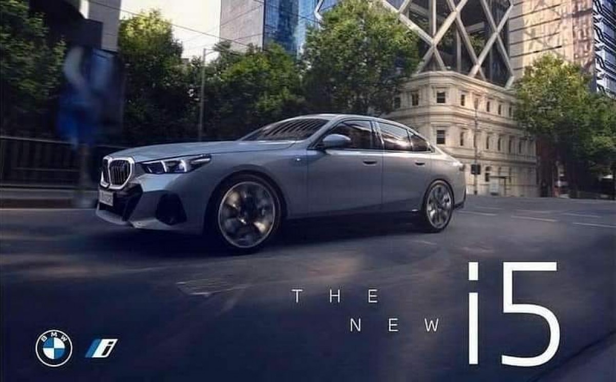 BMW가 오는 24일 공개할 5시리즈 풀체인지 전기차 버전 &lsquo;i5&#39;가 유출됐다.