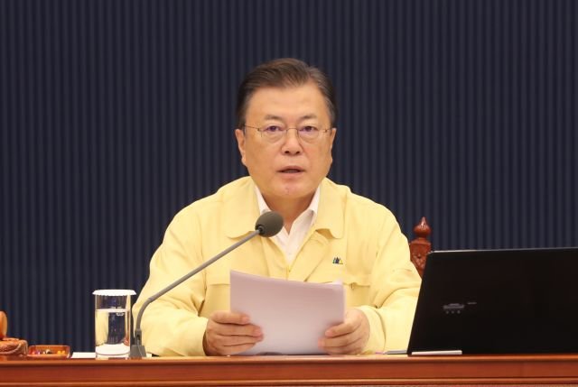  언론법 침묵 깬 문대통령…“남용우려 없도록. 각별한 자정노력도”