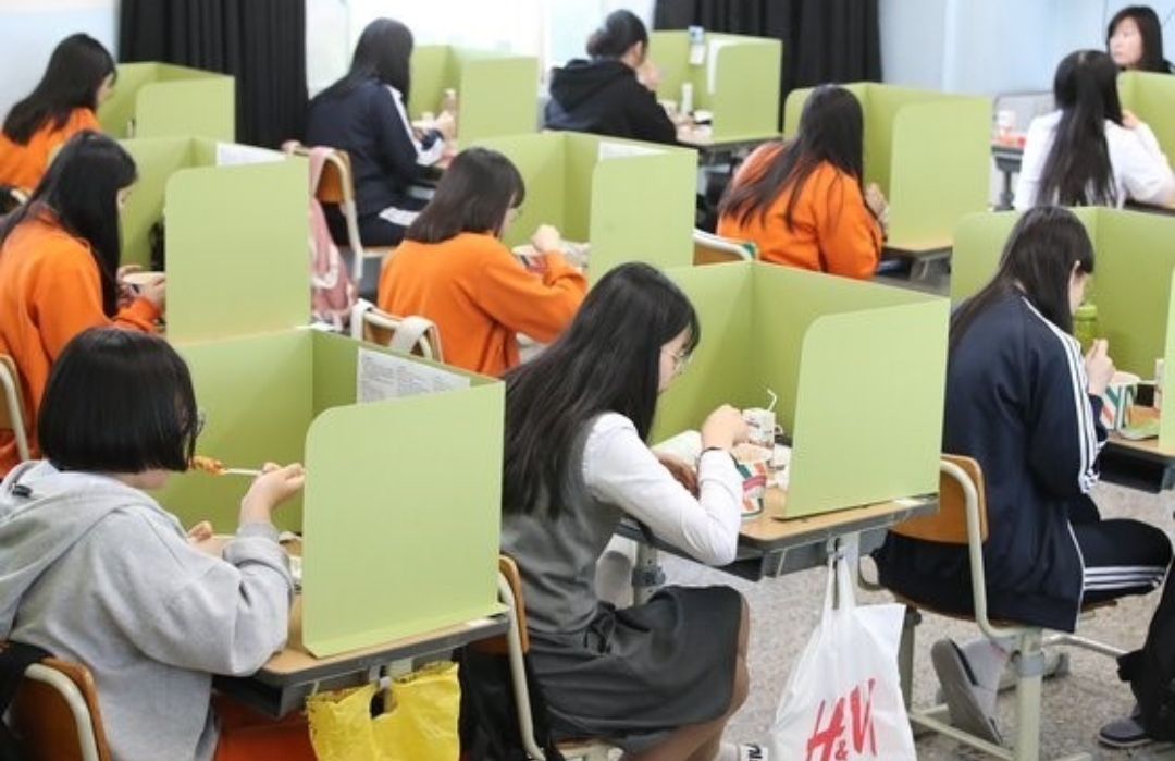  경명여고 3학년 코로나19 확진자 발생..대구 중구 연기학원 모그 아카데미