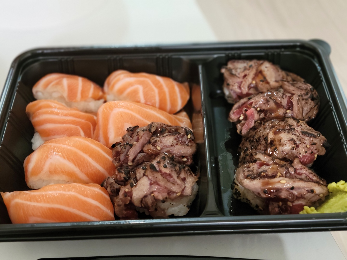  배달로 즐긴 다양한 연어와 육회 요리! 육회바른연어