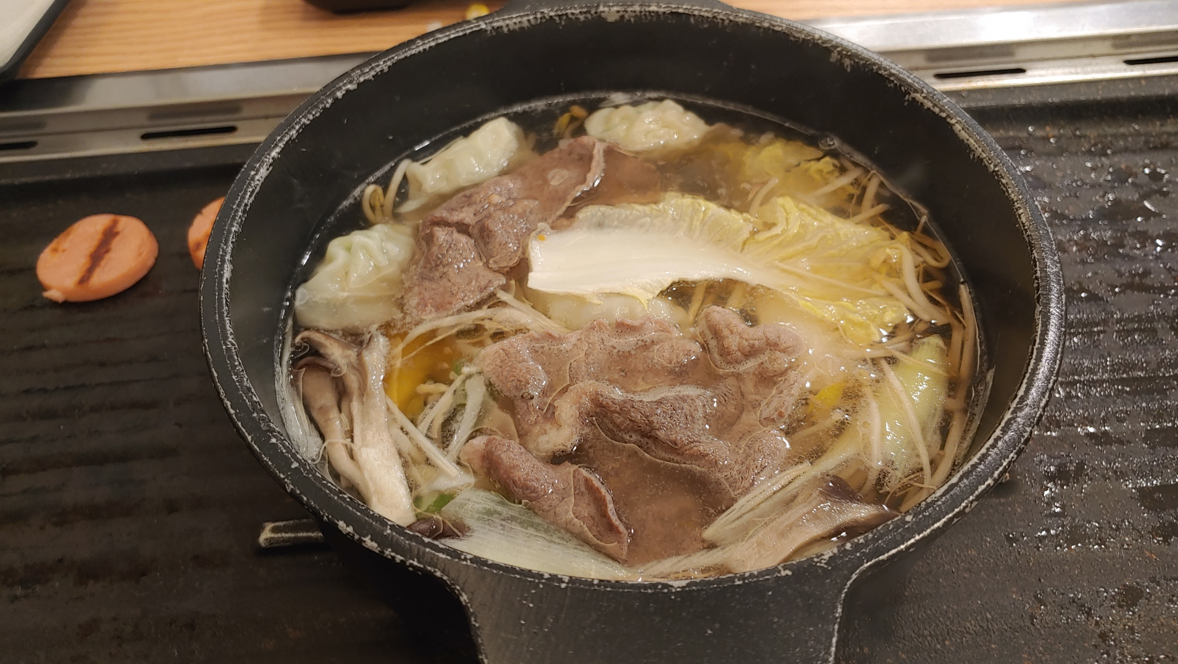  샐러드바가 인상적인 얇은 고기 전문점, 대패꽃필무렵