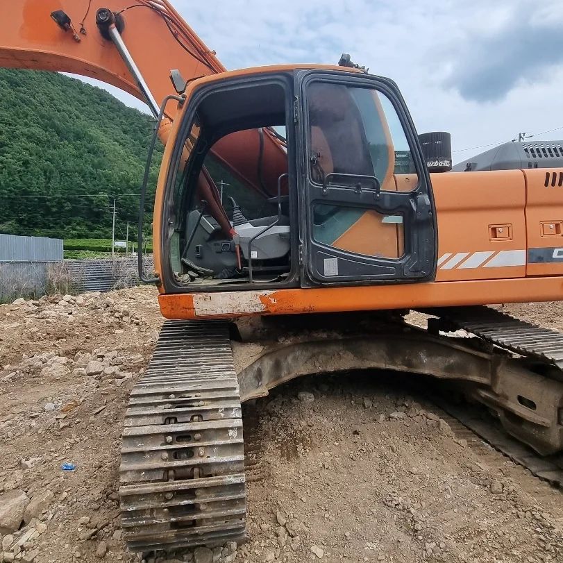  두산 DOOSAN  DX300LC모델 2008년식 5100만원 판매합니다