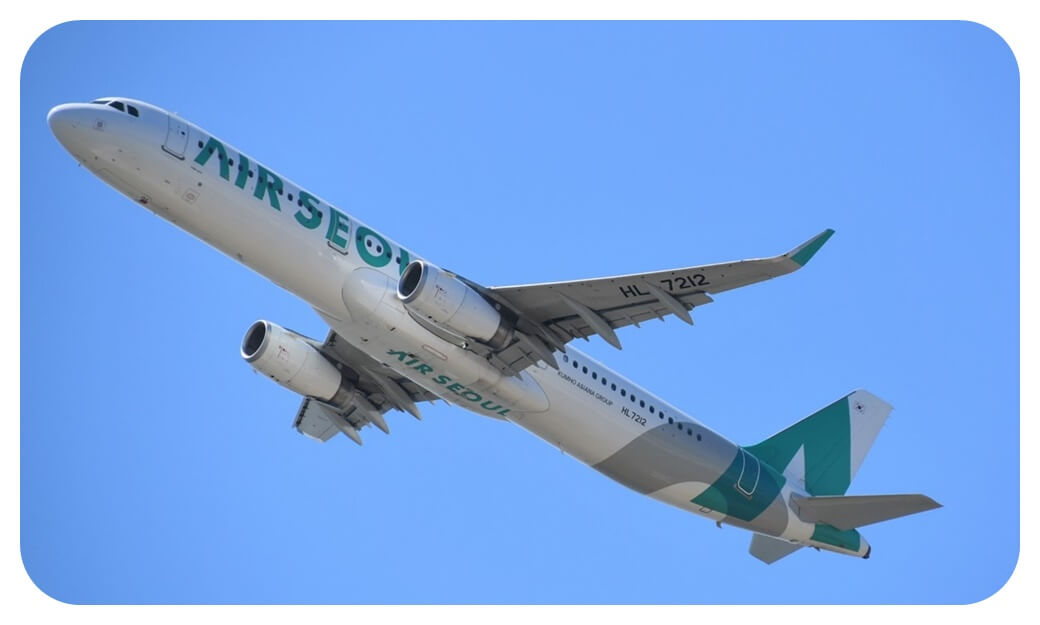 에어서울 A321 여객기가 하늘을 비행중인 모습