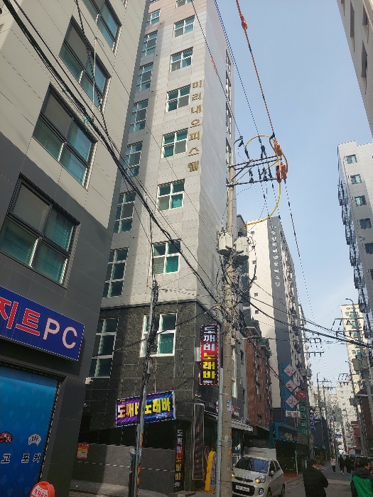 서울남부지방법원2022타경103260 본건이 속한 건물 전경