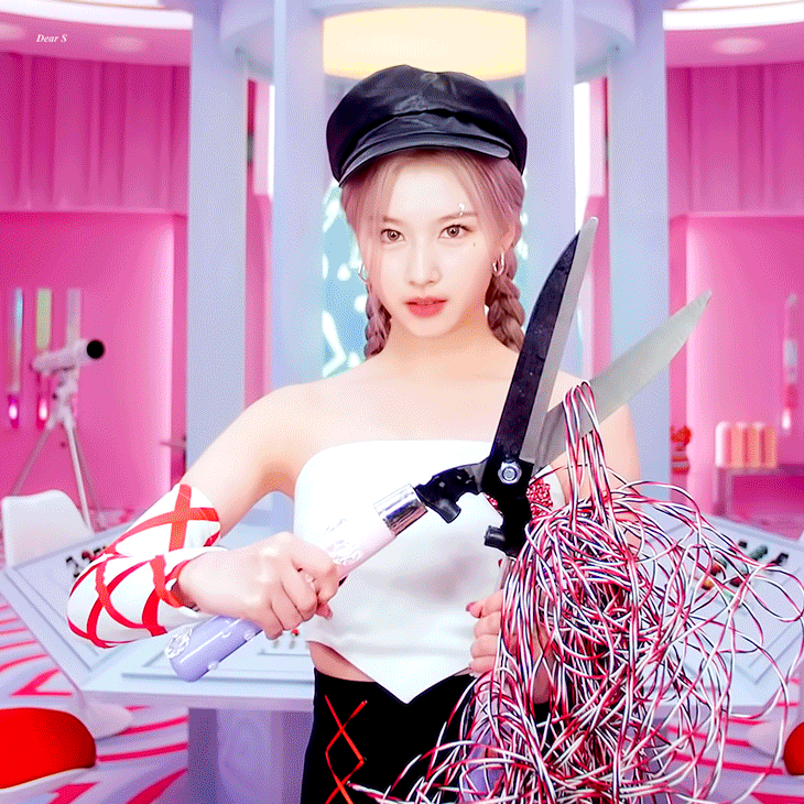  트와이스 사나 'SCIENTIST' MV 움짤 gif