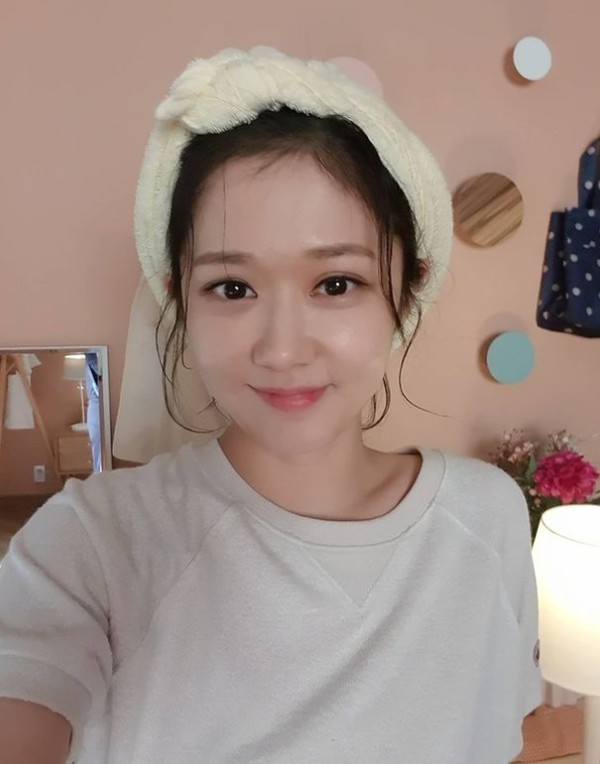 수건을 머리에 두른 장나라 님 사진