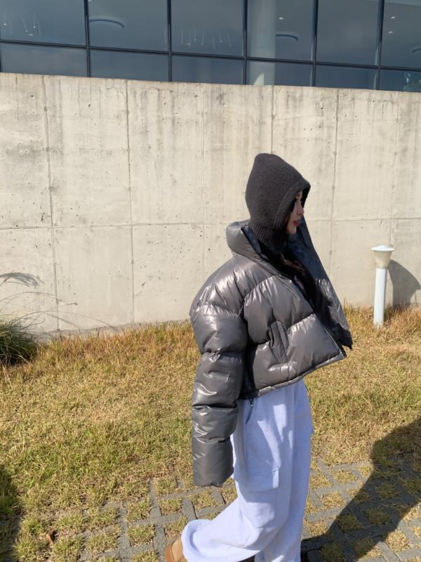 글로시 하이넥 유광 숏 패딩