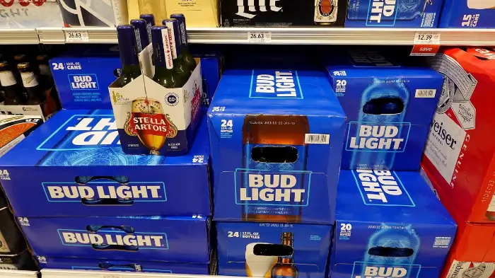 버드 라이트 Bud Light (source: www.wsj.com/)