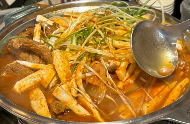 생생정보 고수의부엌 김치등갈비찜 맛집 위치 및 정보(경주 황리단길 맛집)