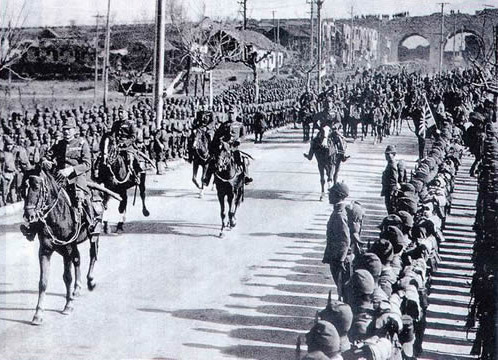 1937년 12월 17일 일본군이 난징시에 입성하는 사진