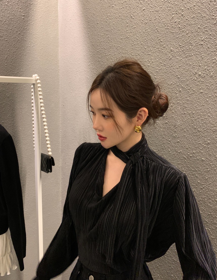 플리츠 타이 블라우스