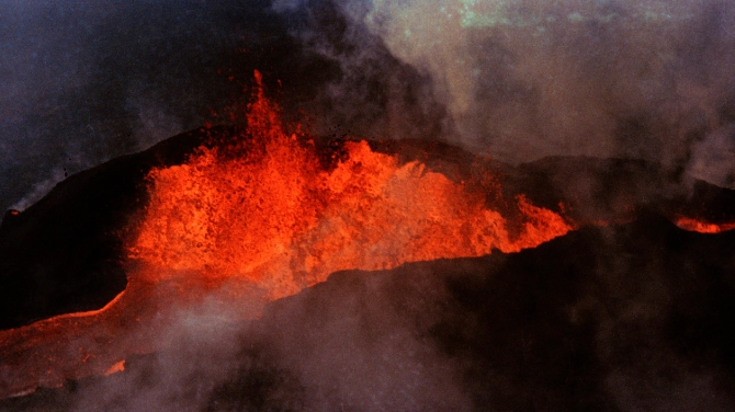 세계 최대 활화산 &#39;하와이 마우나로아&#39; 40년 만 폭발 VIDEO: Hawaii&#39;s Mauna Loa volcano erupts after 40 years