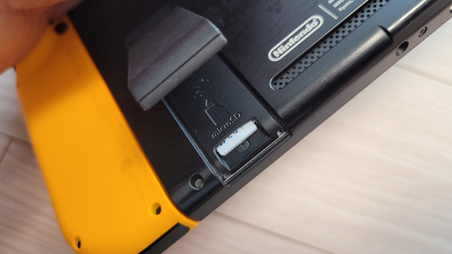 닌텐도-sd-메모리가 설치 된 모습