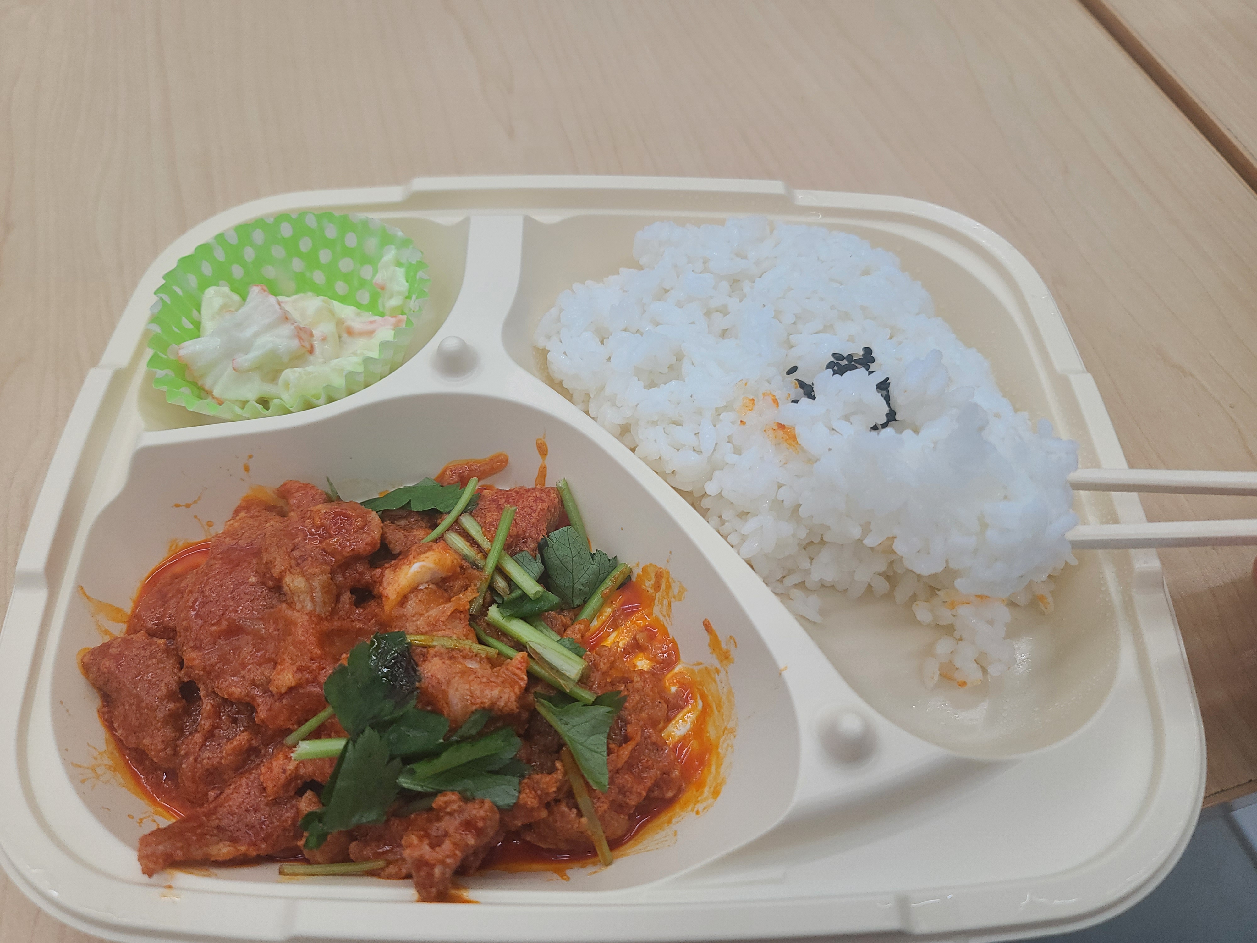  편의점도시락 고기밥상 밥반고기반 제육볶음