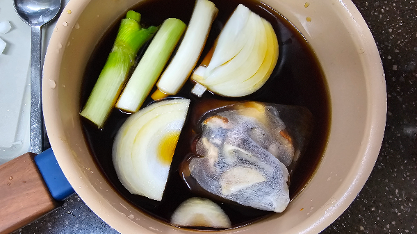 장조림 양념간장을 만듭니다.