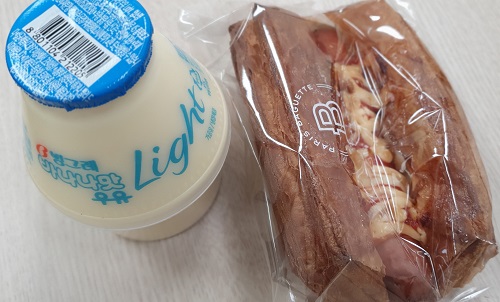 빙그레-바나나-우유-라이트-소세지빵
