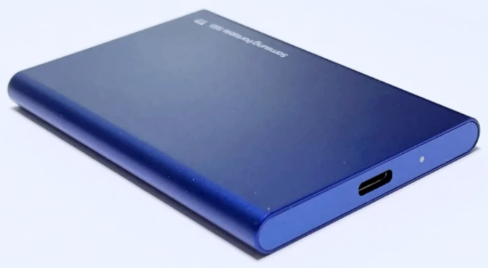 삼성전자의 포터블 SSD T7 - 인디고 블루 색상