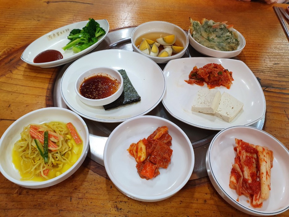  고깃집에 백반을 파는 <황소불화로구이> 둔산동 점심특선