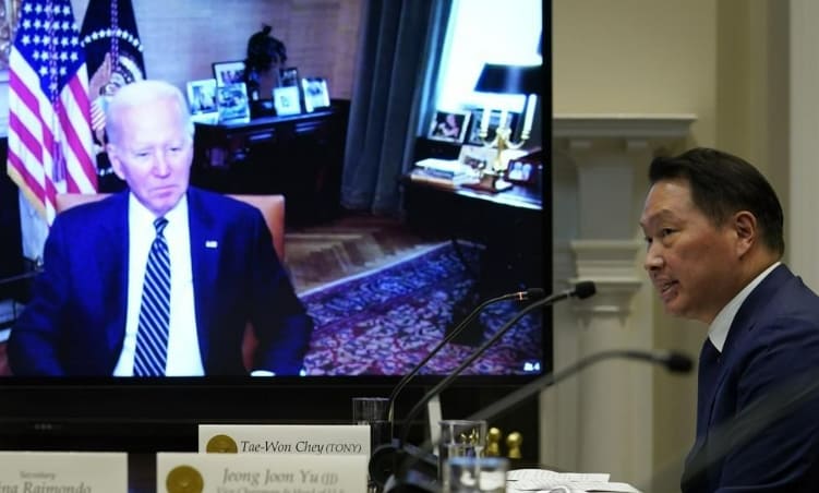  SK그룹, 미국에 38조원 대규모 투자...반도체-배터리 등 4대 분야에 Biden welcomes SK Group plans to invest $22 billion in U.S. high-tech sectors