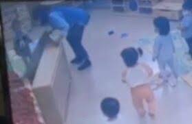  아이 피 철철 흘리는데..보육교사들 방관" 아버지의 호소
