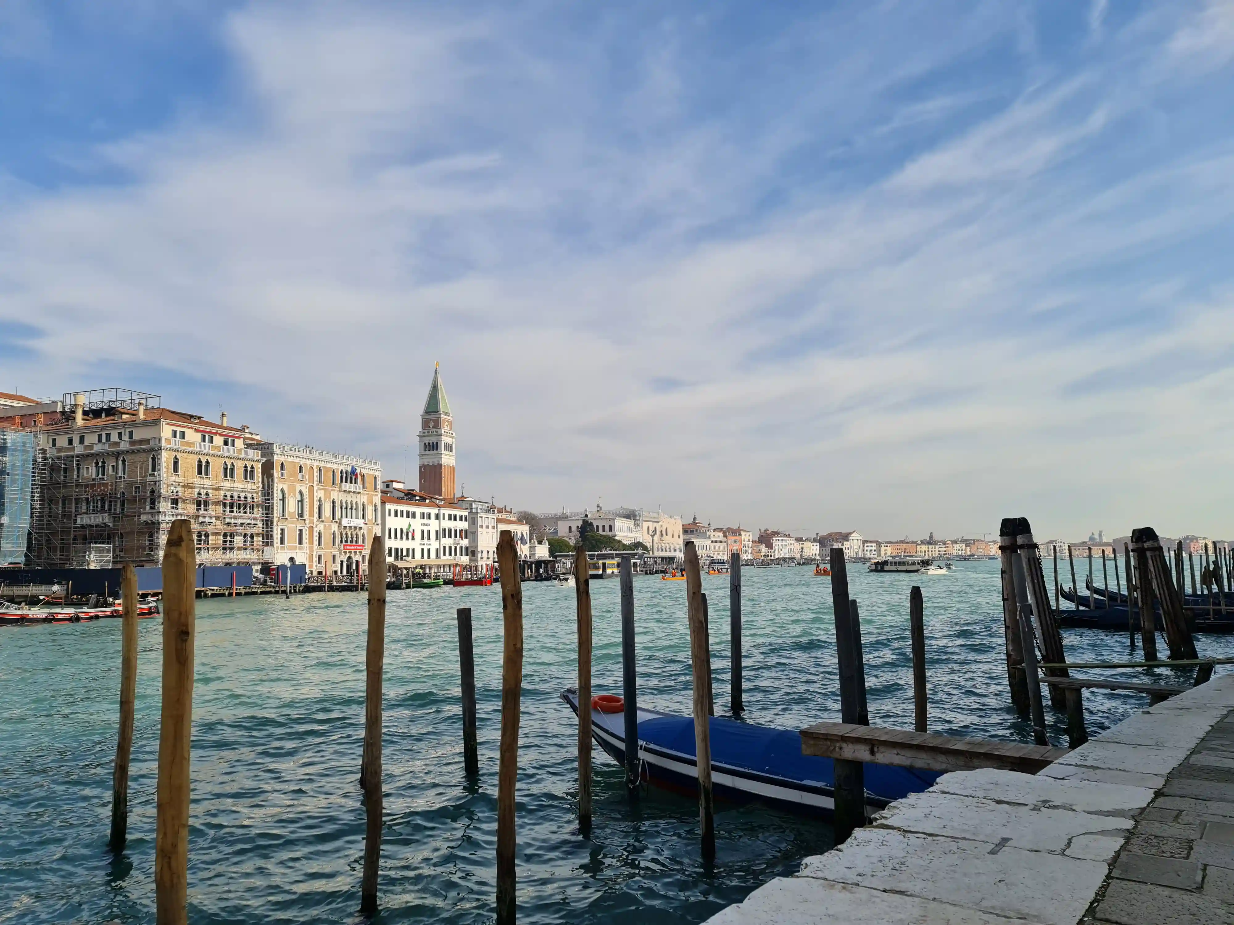 베네치아 보트에서 바다를 바라보는 사진5