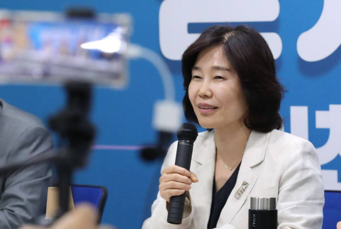 김은경 더불어민주당 혁신위원장 인천시민과의 대화를 하고 있다.