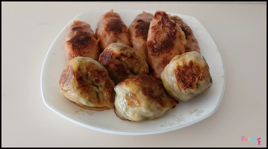  풀무원 얇은피 꽉찬속 고기 & 매콤해물 만두 찐 후기