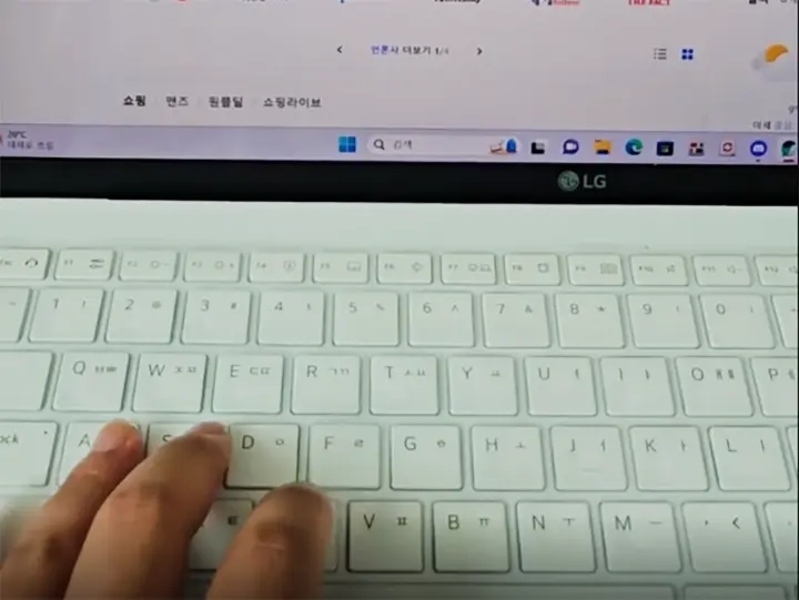 노트북 키보드 안 쳐짐