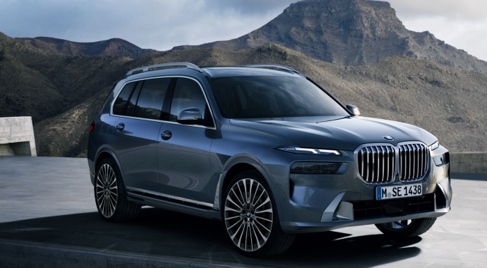 산-배경-주차된-BMW-X7