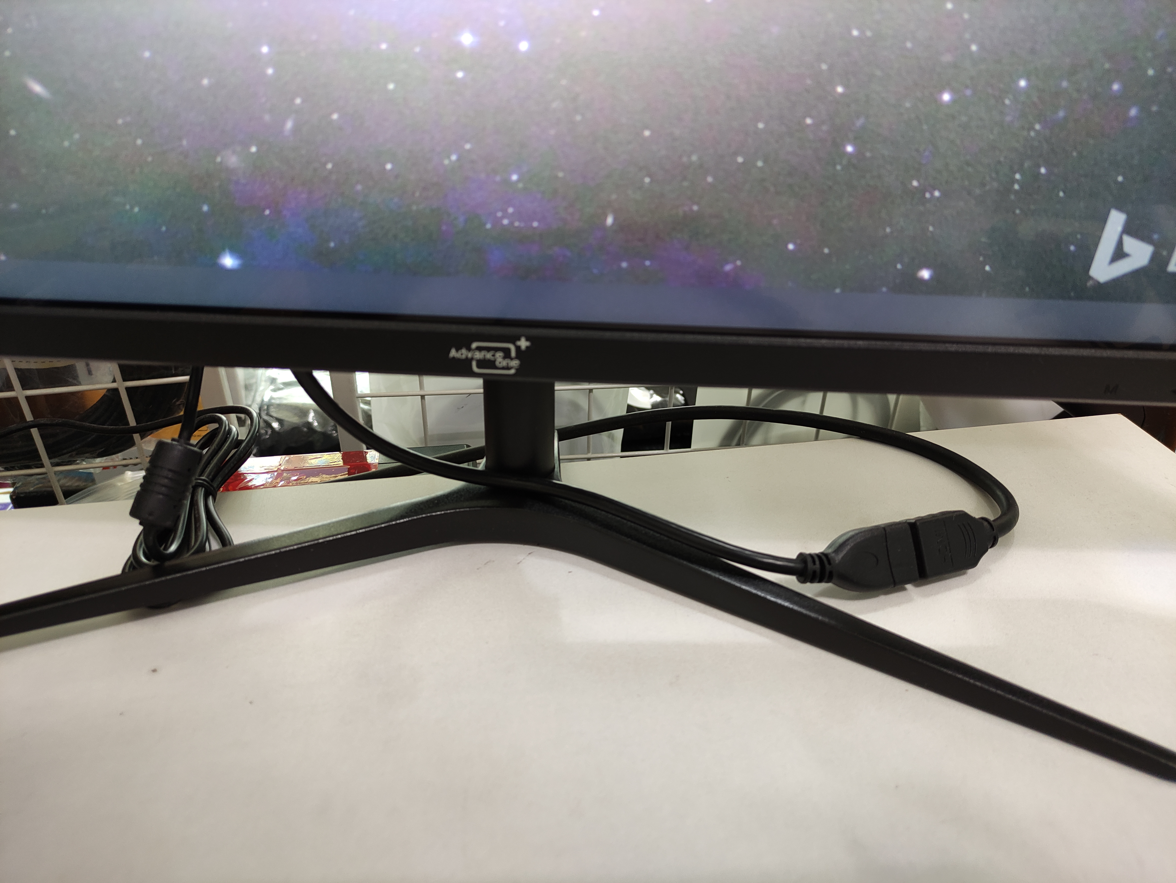HDMI 연장선으로 연결하면 편리합니다.